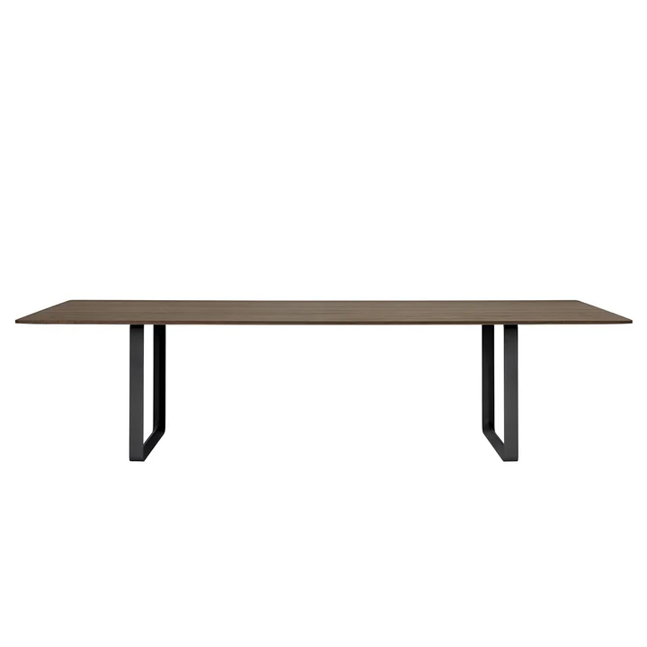 70/70 eettafel 295 x 108 cm van Muuto in gerookt eiken / zwart