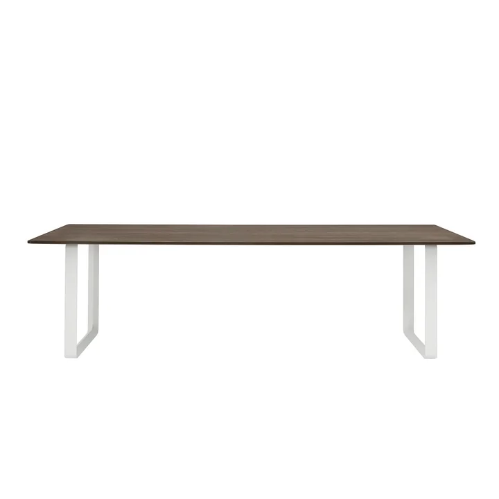 70/70 eettafel 255 x 108 cm van Muuto in gerookt eiken / wit