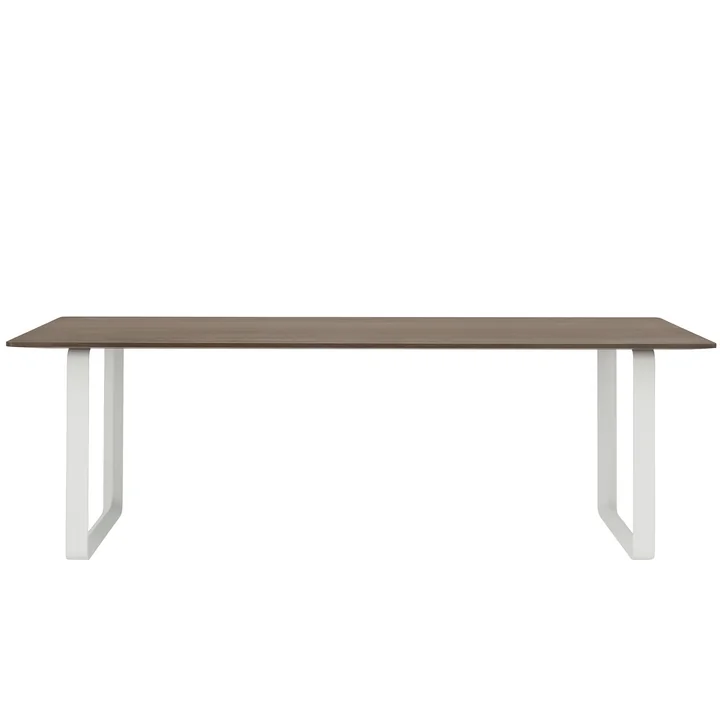 70/70 Eettafel, 225 x 90 cm, gerookt eiken / wit van Muuto