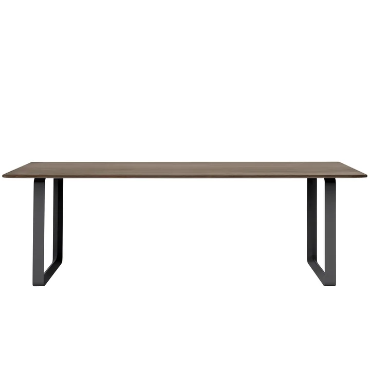70/70 Eettafel, 225 x 90 cm, gerookt eiken / zwart van Muuto