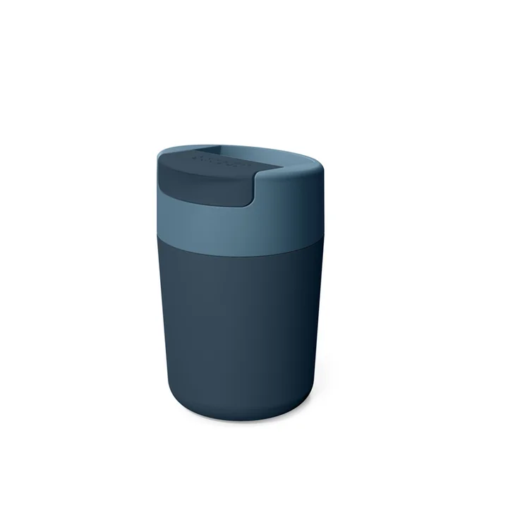 Sipp Reisbeker met scharnierend deksel 340 ml van Joseph Joseph in blauw
