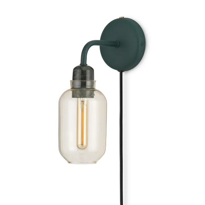 Amp Wandlamp van Normann Copenhagen in goud / groen