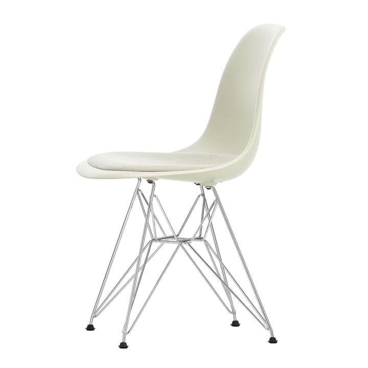 Eames Plastic Side Chair DSR met zitkussen van Vitra in chroom / kiezel (viltglijders basic dark)