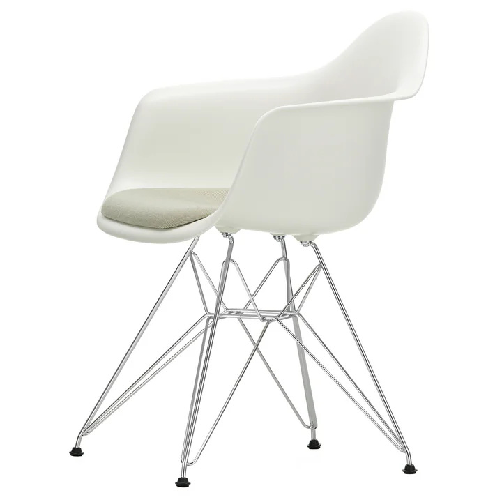 Eames Plastic Armchair DAR Vitra met zitkussen van chroom/wit (basisglijders van donker vilt)