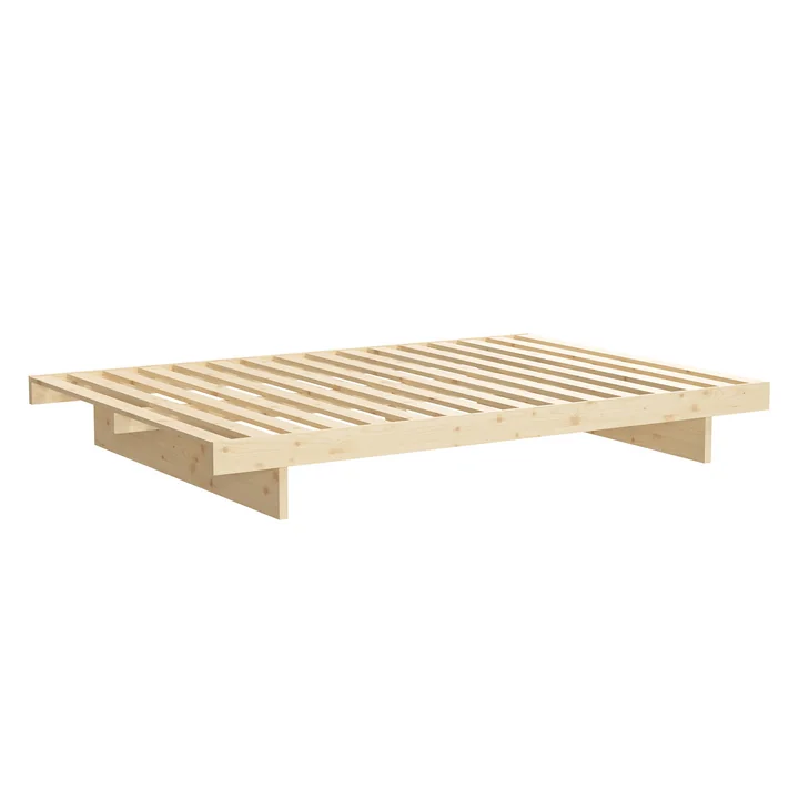 Kanso Bed, blank gelakt grenen van Karup Design