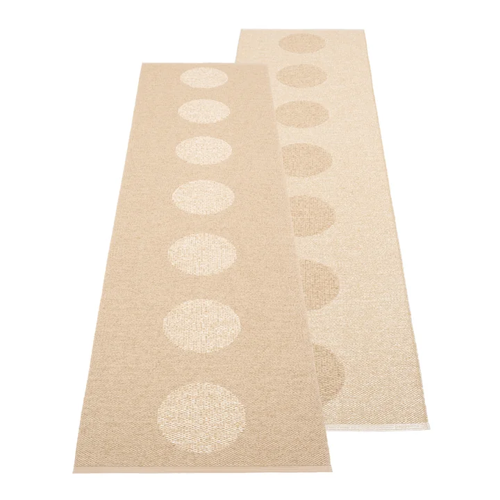 Vera Tapijt 2. 0, 70 x 280 cm, beige / beige metaal van Pappelina