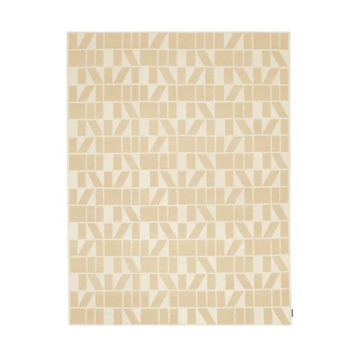 Kelim Untitled_AB15 Tapijt, 180 x 240 cm, beige (0004 Sand) van Kvadrat