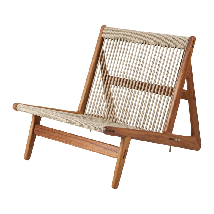 MR01 Outdoor Lounge Chair van Gubi in de uitvoering Iroko natur / Sunfire Melange beige zand
