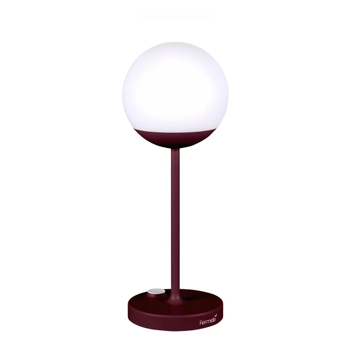 Mooon! Batterij LED lamp van Fermob in de kleur black cherry