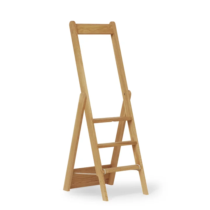 Step by Step Ladder van Form & Refine in de uitvoering natuurlijk eiken