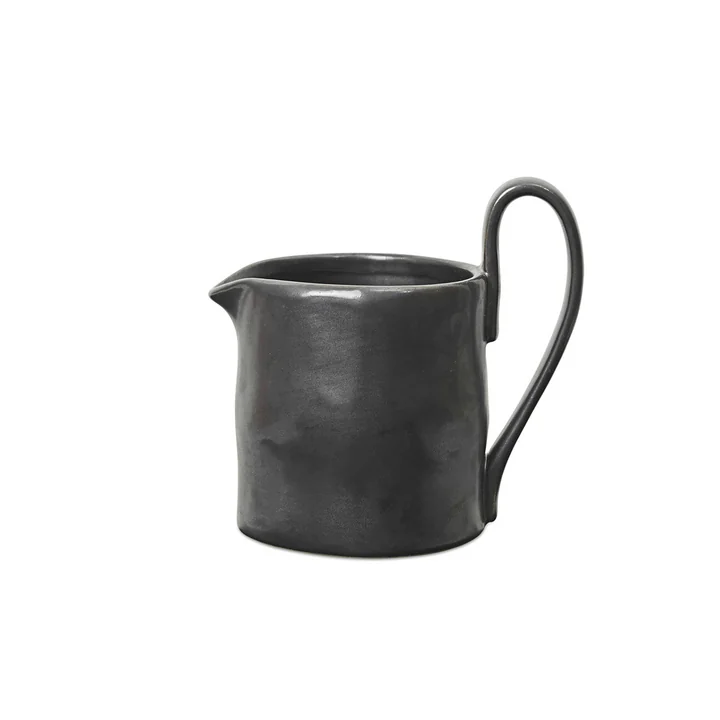 Flow Creamer, zwart van Ferm Living