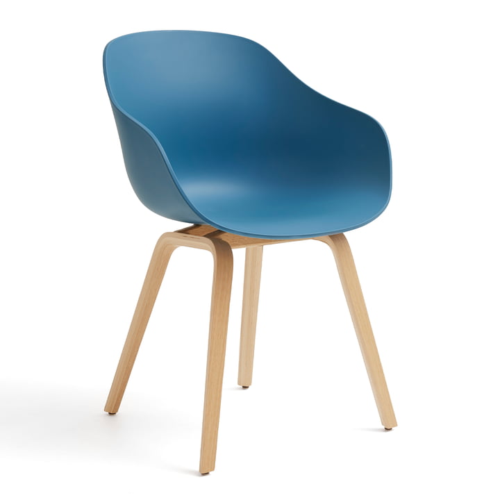 Hay - About a Chair AAC 222, eiken gelakt / azuurblauw 2. 0