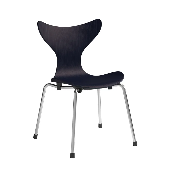 Lily Kinderstoel van Fritz Hansen in de uitvoering midnight blue / chroom