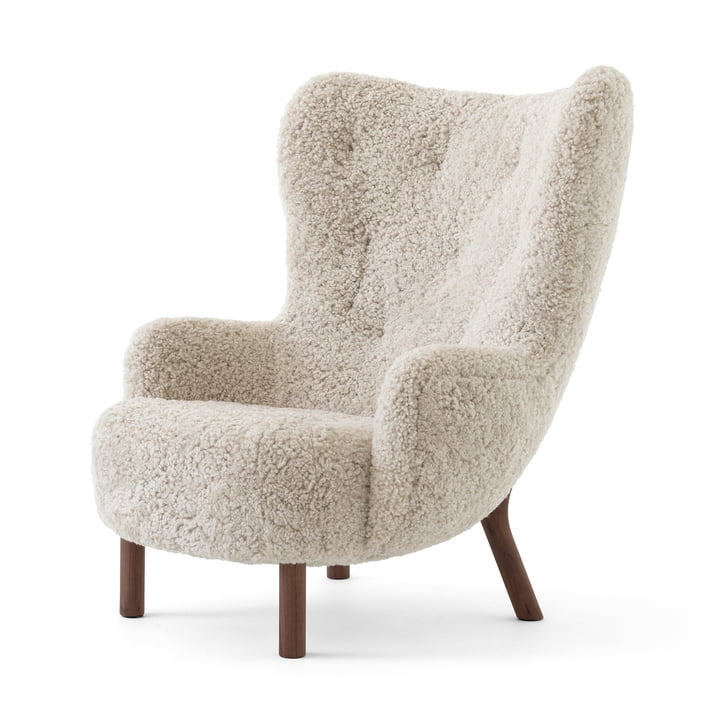 Petra Lounge Chair VB3 hoge rug, geolied notenhout / Moonlight schapenvacht van & Tradition