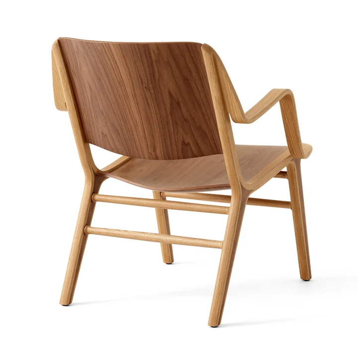 AX Lounge Chair met armleuningen HM11, noten/eiken gelakt door & Tradition