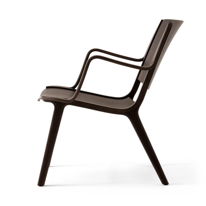 AX Lounge Chair met armleuningen HM11, donker gebeitst eikenhout van & Tradition