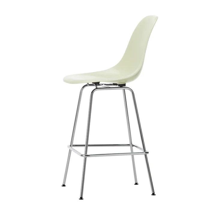 Eames Fiberglass Barkruk, medium, verchroomd / perkament by Vitra