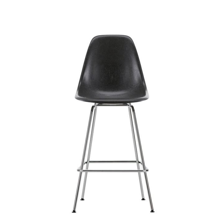 Eames Fiberglass Barkruk medium, verchroomd / olifantenhuid-grijs by Vitra