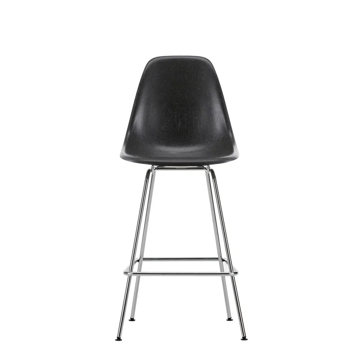 Eames Fiberglass Barkruk medium, verchroomd / olifantenhuid-grijs by Vitra