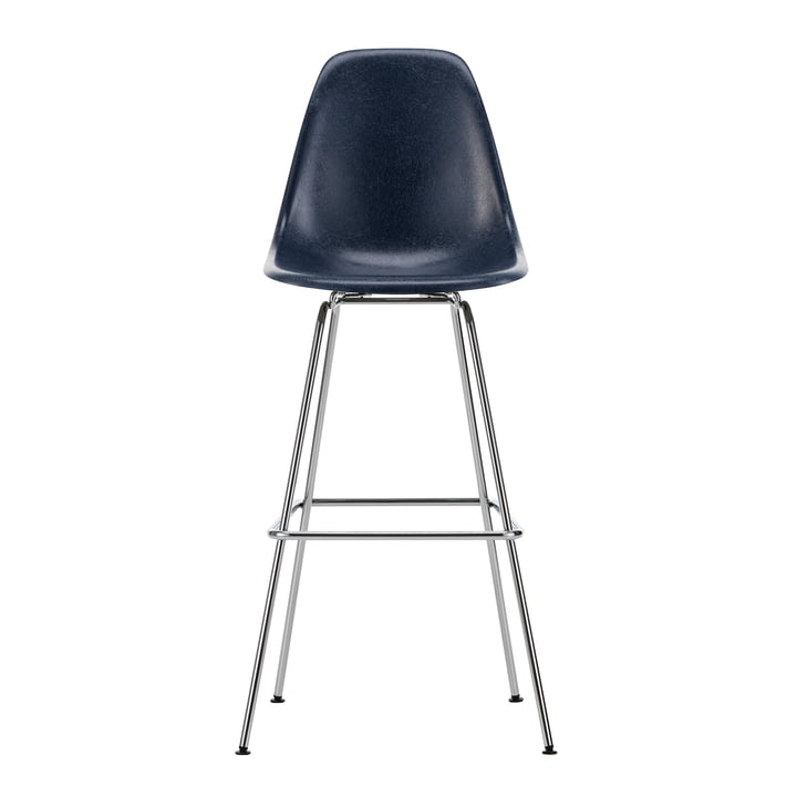 Eames Fiberglass Barkruk, hoog, verchroomd / marineblauw by Vitra