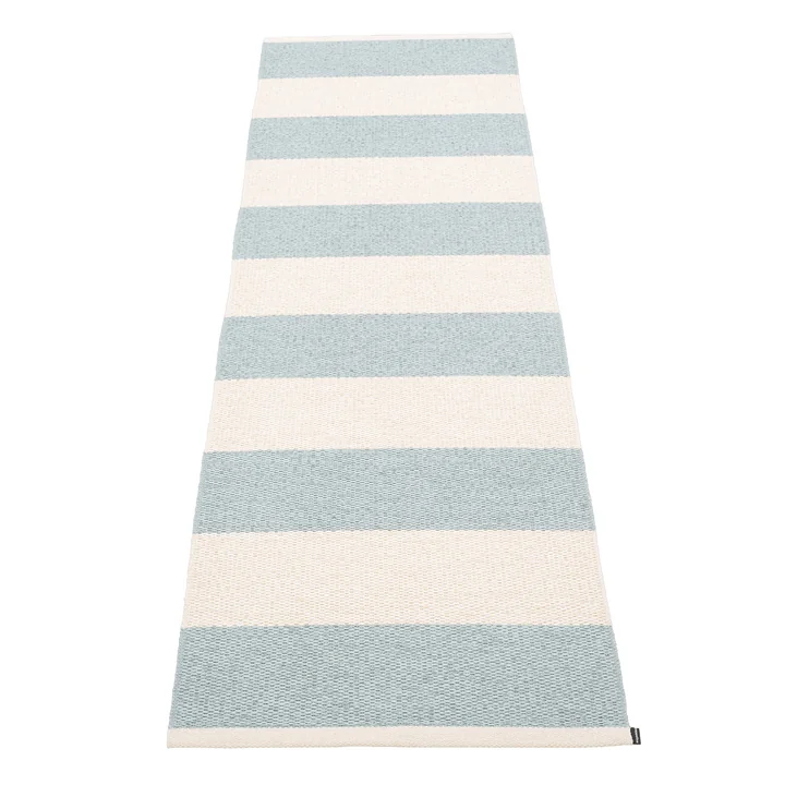 Bob Vloerkleed, 70 x 225 cm, blauwe mist / vanille van Pappelina
