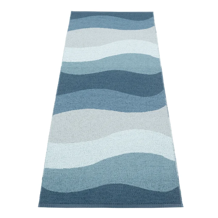 Urvi Tapijt, 70 x 200 cm, water door Pappelina