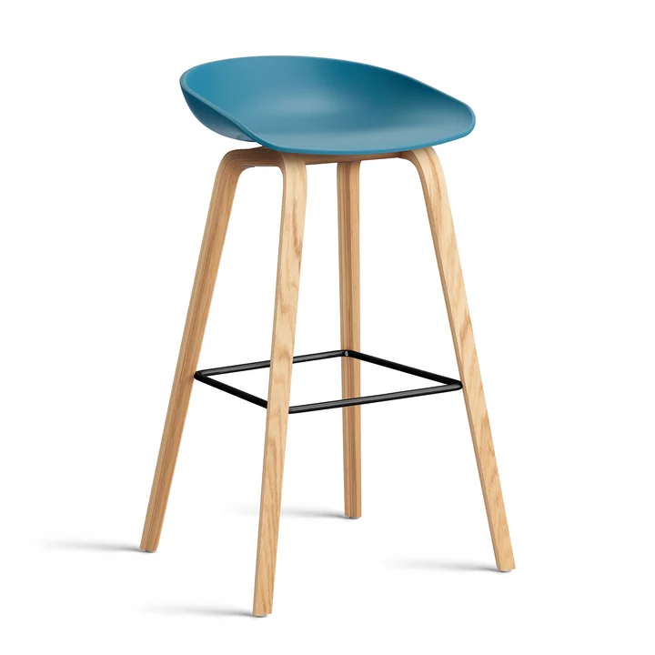 HAY - About A Stool AAS 32 H 85 cm, gelakt eiken / zwart staal / azuurblauw 2. 0