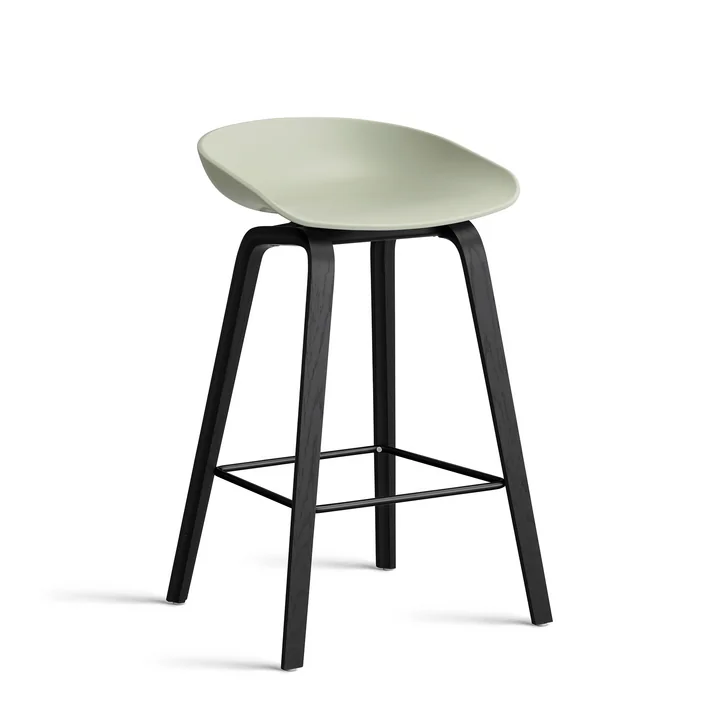 HAY - About A Stool AAS 32 H 75 cm, zwart gelakt eiken / zwart staal / pastelgroen 2. 0