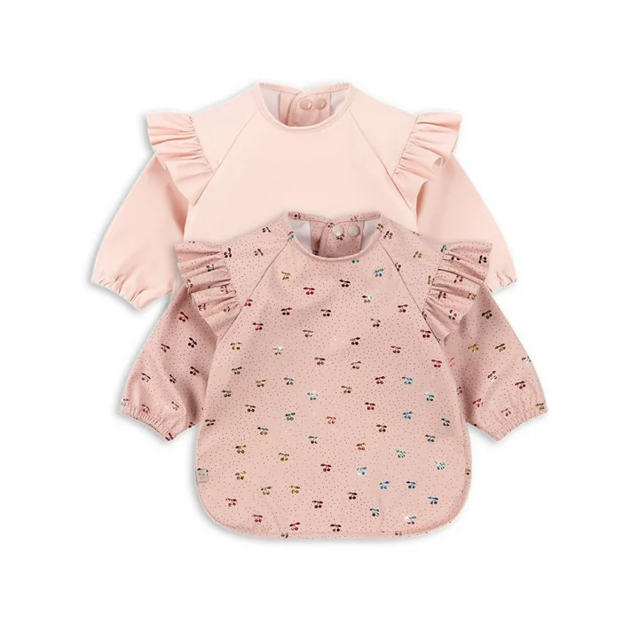 Slabbetje met mouwen en ruches, fee kers /cameo roos (set van 2) van Konges Sløjd