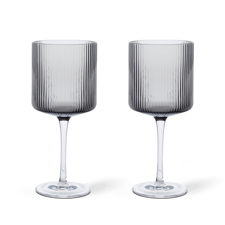 ferm Living Ripple - Rood wijnglas, gerookt grijs (set van 2)