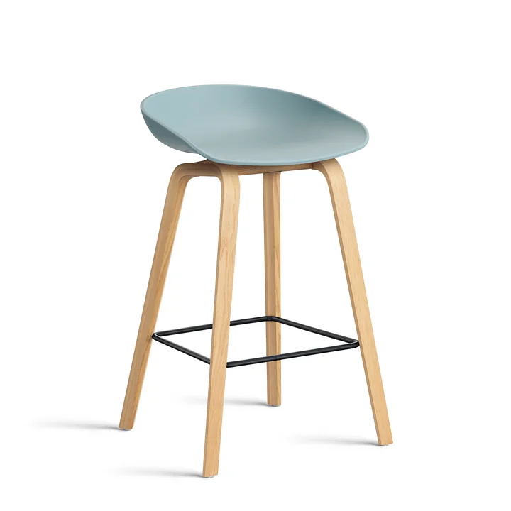 HAY - About A Stool AAS 32 H 65 cm, eiken gelakt / zwart staal / stofblauw 2. 0