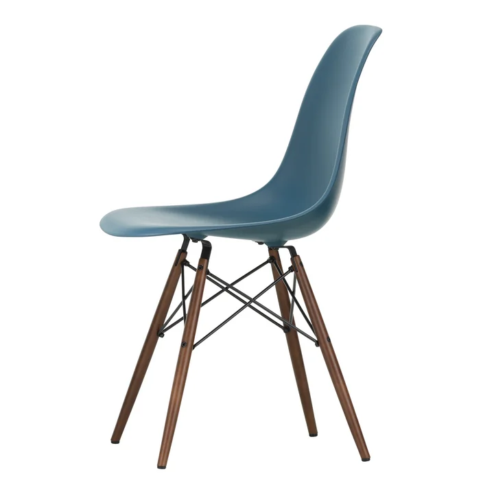 Vitra - Eames Plastic Bijzetstoel DSW RE, donker esdoorn / zeeblauw