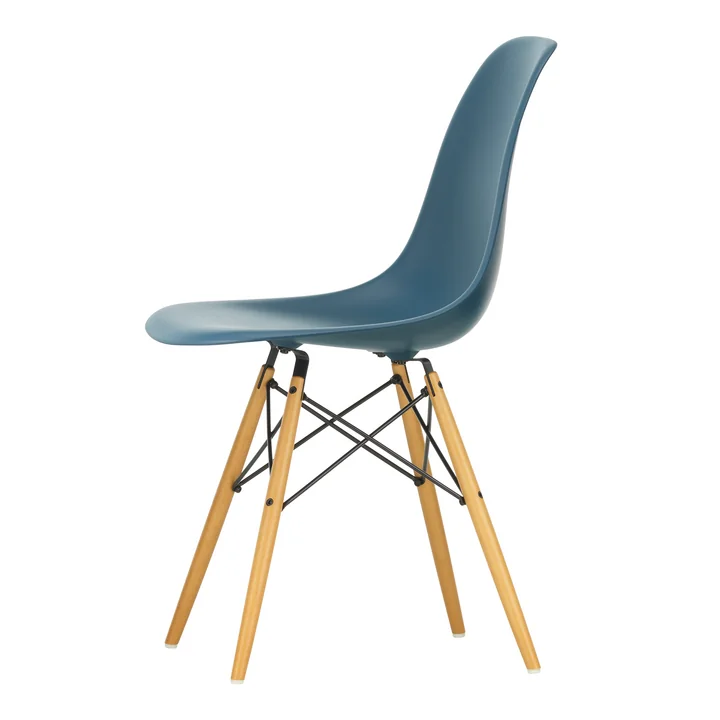 Vitra - Eames Plastic Bijzetstoel DSW RE, geelachtig esdoorn / zeeblauw