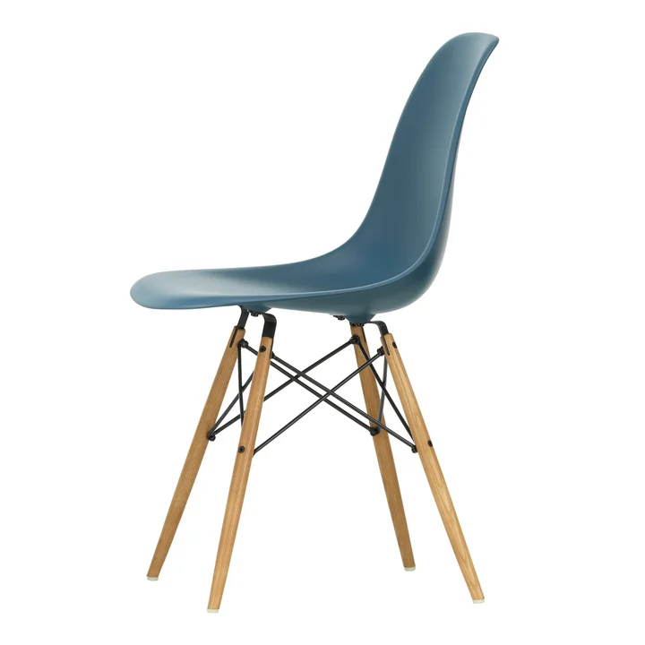 Vitra - Eames Plastic Bijzetstoel DSW RE, essenhouten kleur / zeeblauw