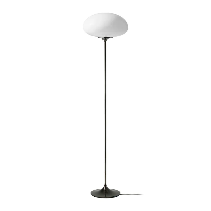 Gubi - Stemlite Vloerlamp H 150 cm, chroom zwart / opaal
