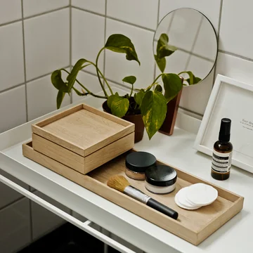 De Nomad Tray van Skagerak op de kaptafel