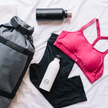 De Thermo fles met een inhoud van 0,5 liter in wit en zwart van de serie "Be urban be green" van 24Bottles.