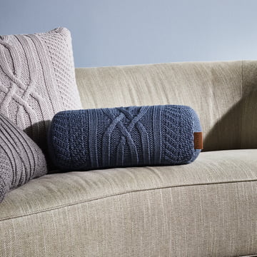 Rivierkussen van Juna op de bank in verschillende variaties