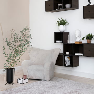 Kubus Vaas Nolia, Frame-plank-modules en The Tired Man fauteuil van Lassen.