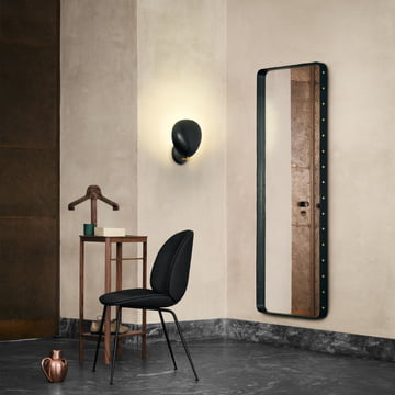 Cobra wandlamp van Gubi in het zwart