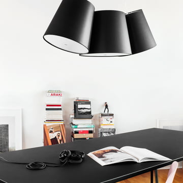 Cluster pendelarmatuur van frauMaier in het zwart (3 lampenkappen)