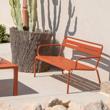 Star Sofa met armleuningen Emu in ahornrood