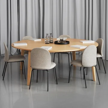 De Slice eettafel Vol. 2 van Normann Copenhagen biedt ruimte voor het hele gezin.