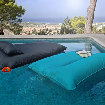 De hoge kwaliteit Pool Bull van Sitting Bull in het zwembad