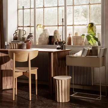 Herman Stoel met houten frame van Ferm Living in natuurlijk eiken