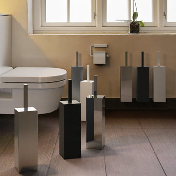 De Quadra stand closetborstelgarnituur en toiletpapierhouder van Frost in de badkamer