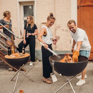 Schaal 70 Vuurschaal met driepoot van höfats