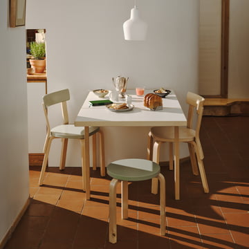 Artek-Chair-69-Hocker-60-Aalto-Tisch-Lifestyle