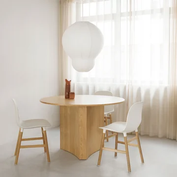Formulier stoel, eiken / wit van Normann Copenhagen