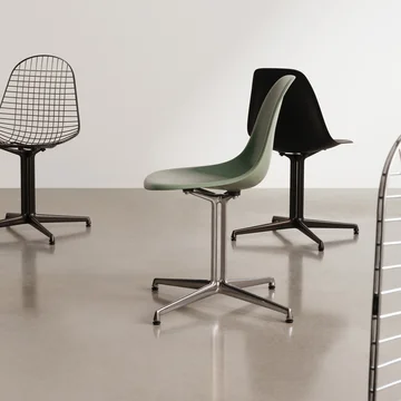 Vitra - Eames Plastic Side Chair DSL RE, gepolijst / bos